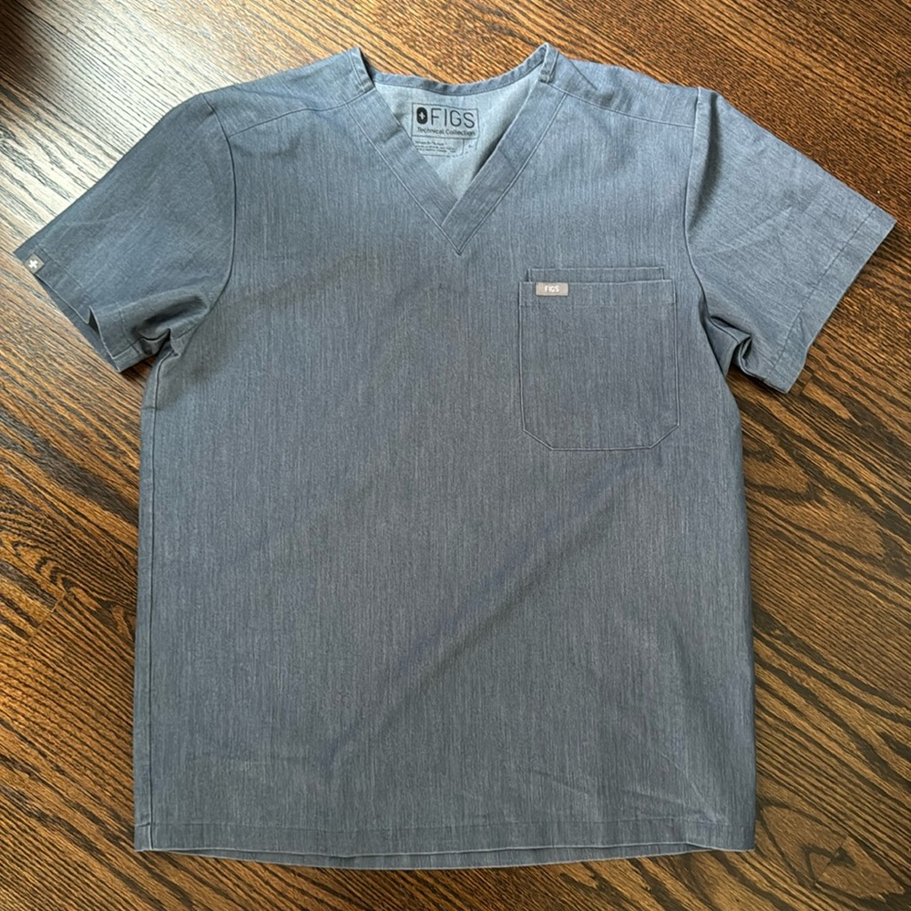 FIGS Men’s scrub top